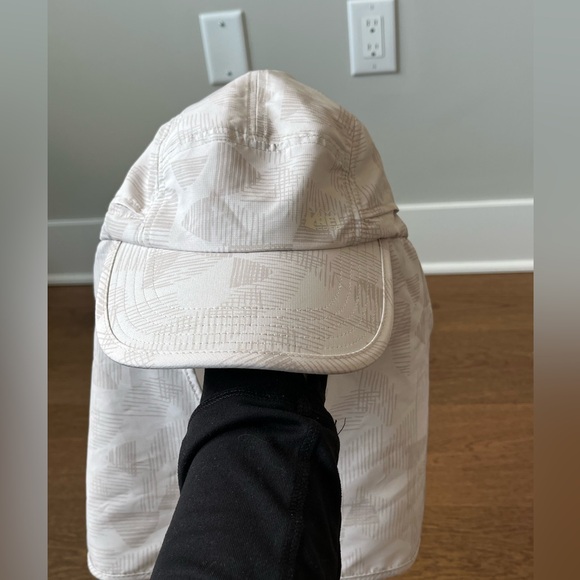 REI Unisex Size S/M Tan White Hiking Outdoor Trailmade Cap With Cape UPF 30 - Picture 1 of 7